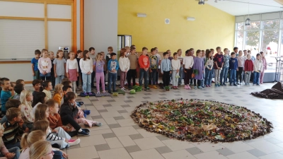 Obst- und Gemüsegedicht der 2.Klassen (Bild: Marina Klinger)