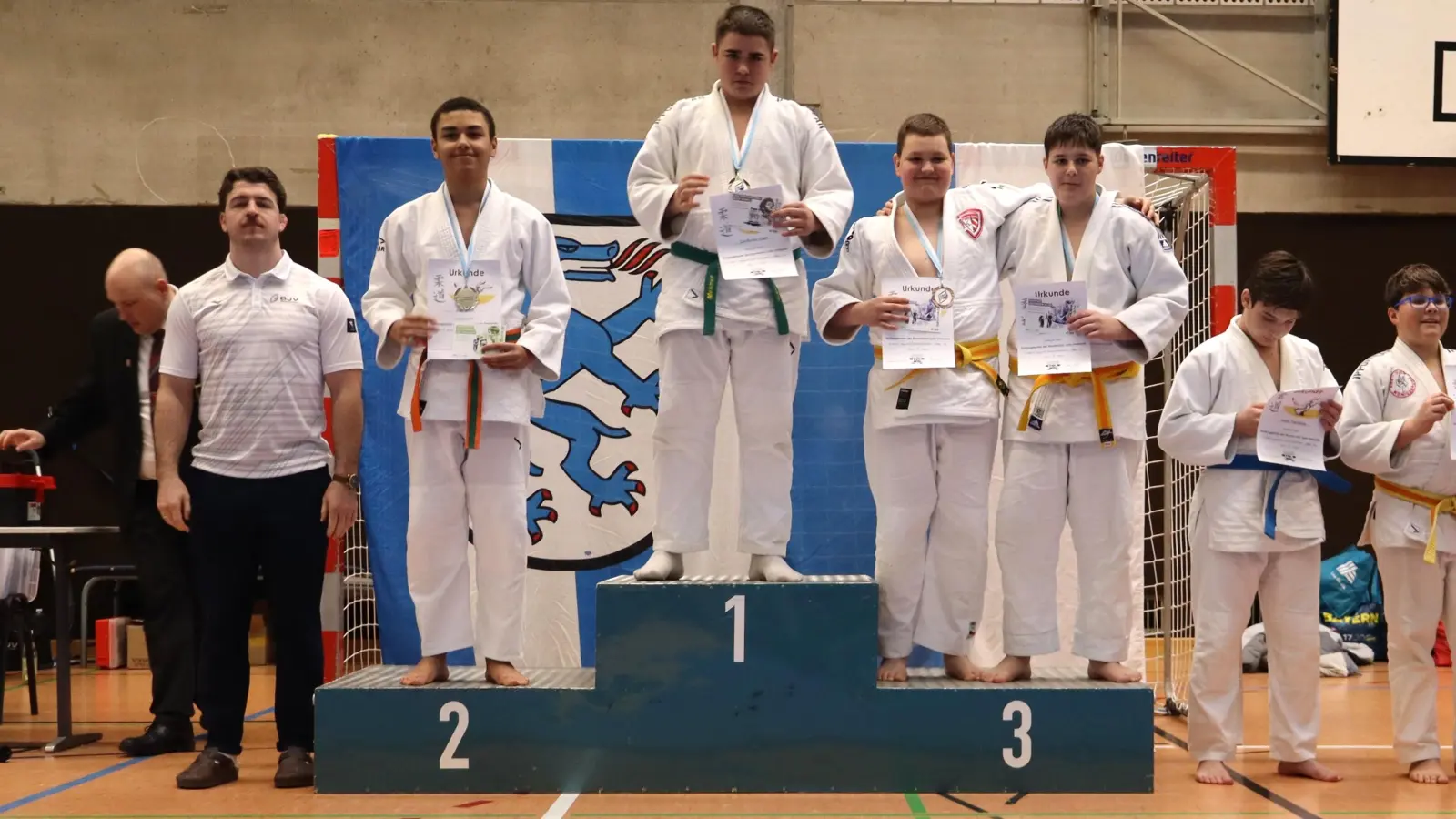 Marc Milfort vom SC Eschenbach (ganz links auf dem Podest) erkämpfte sich den zweiten Platz beim bayerischen Sichtungsturnier. (Bild: Susanne Schubert)