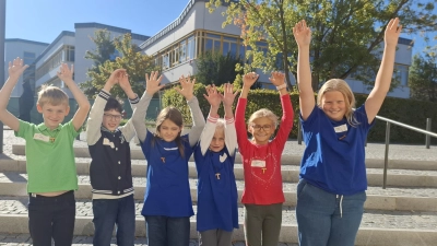 Die sechs Ministrantinnen und Ministranten aus der Pfarreiengemeinschaft Freihung-Großschönbrunn. (Bild: Stephanie Lederer)