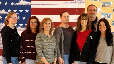 „Boots“ im Umbruch. Die neue Vorstandschaft: Veronika Schinner (Schriftführer), Bianka Enders (Beisitzer), Petra Neubauer (Kassier), Nicole Schmid (2. Kassier), Sonja Goerke (1. Vorstand), Sigi Schichtl (Beisitzer), Gabi Kraus (2. Vorstand). (Bild: Petra Lettner)