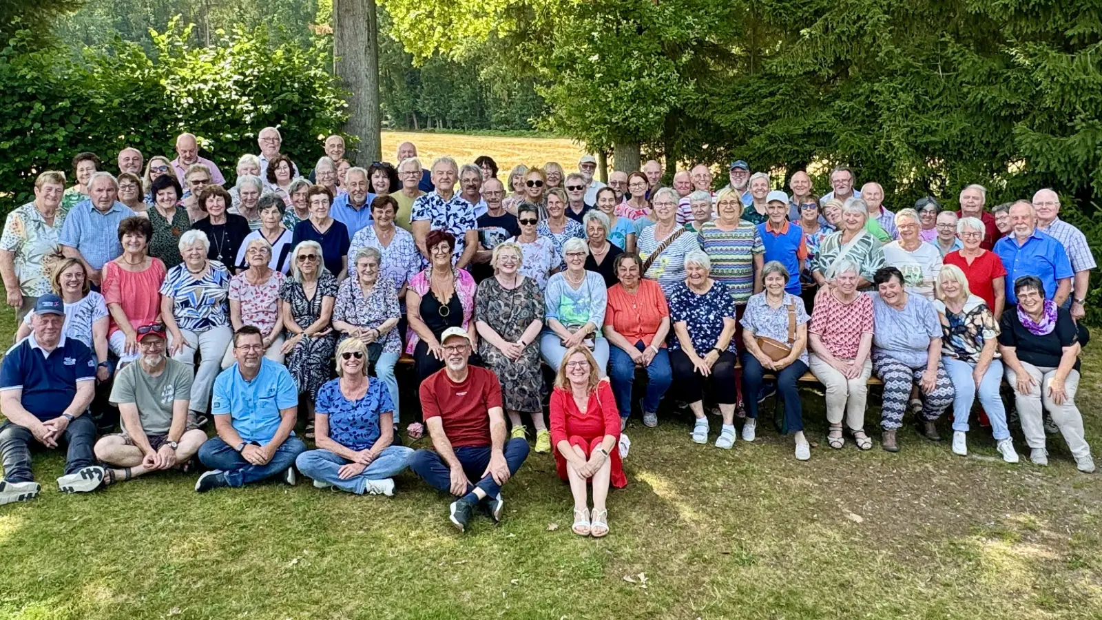 Gruppenaufnahme von Gästen des Sommerfest 2026 auf der Panzen. (Bild: Iris Heinrich)