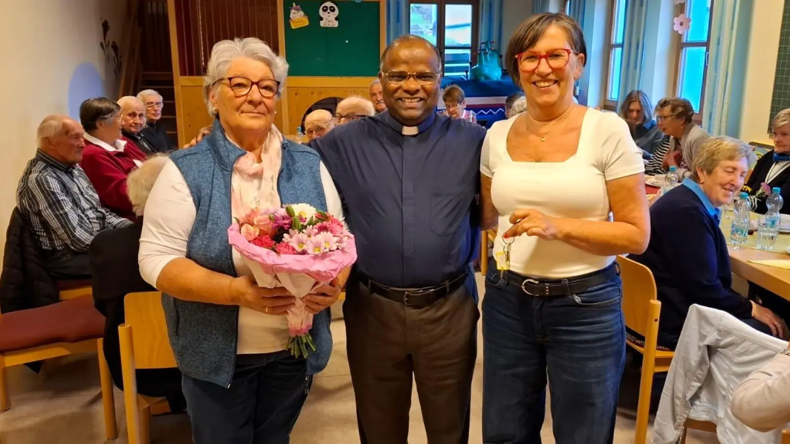 Wechsel im Seniorencafe <br>Fr. Resi Fritsche Herr Pfarrer Gudapati und Fr.Margareta Meier  (Repro: Meier Margareta)