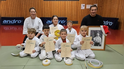 Die Trainingsgruppe mit Bürgermeister Marcus Gradl und Trainerin Kathleen Walberer (Bild: Wolfgang Neuber)