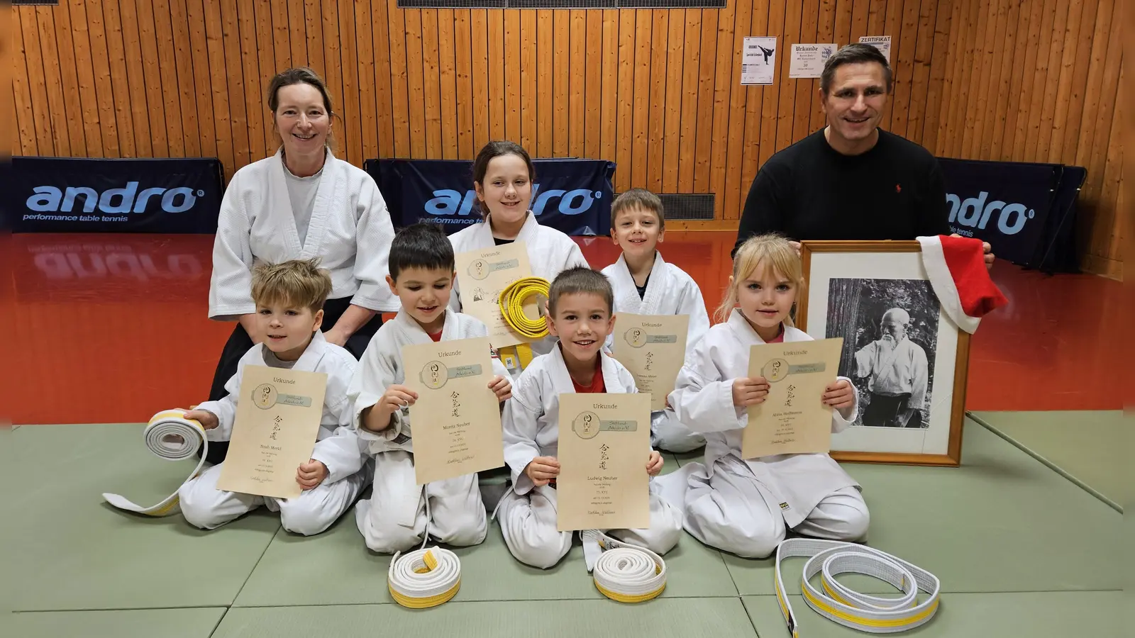 Die Trainingsgruppe mit Bürgermeister Marcus Gradl und Trainerin Kathleen Walberer (Bild: Wolfgang Neuber)