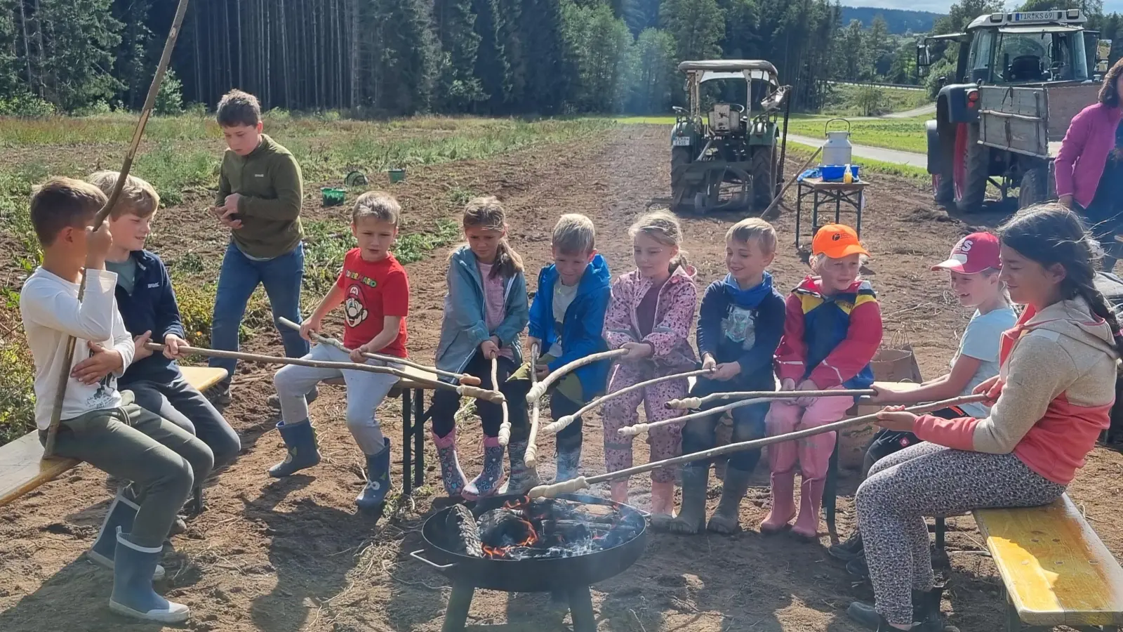 Stockbrot am Lagerfeuer (Bild: Gabi Scharf)