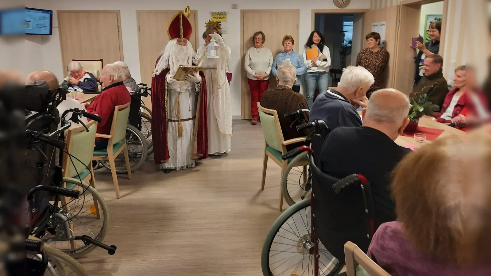 Weihnachtsfeier Seniorenheim Löffler Altenstadt Waldnaab (Bild: Annett Kamm)