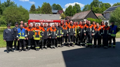 Leistungsprüfung der Feuerwehr erfolgreich absolviert - 27 Einsatzkräfte zeigen ihr Können in Ellenfeld. (Bild: Christian Weigl)