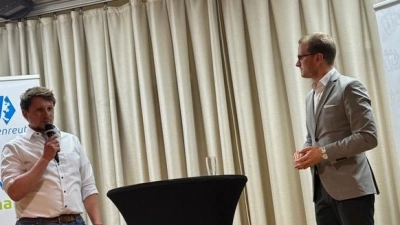 von links: Johannes Frauenholz (Vorsitzender JU Immenreuth), Johannes Eichesldörfer (Notar aus Kemnath) (Bild: Johannes Frauenholz)