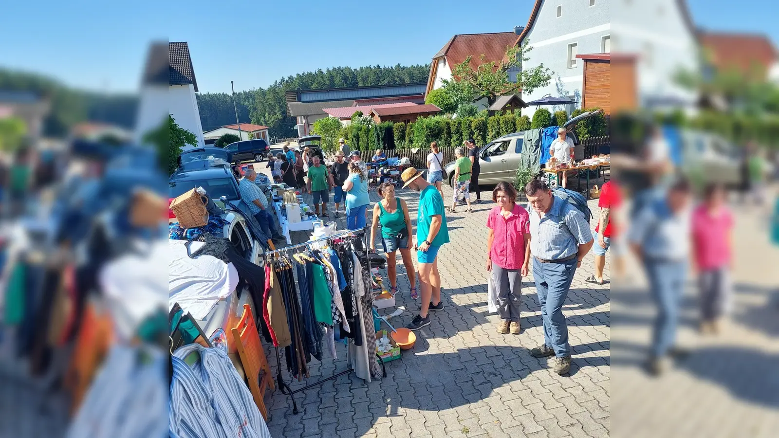 Der Flohmarkt ist gut besucht und viele Teile finden ein neues zuhause (Bild: Peter Ostermann)