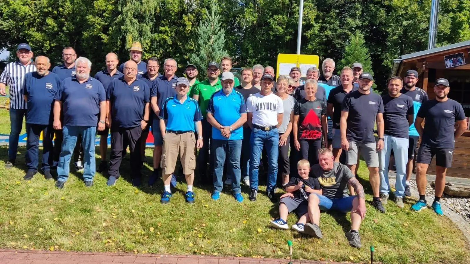 An der „Islouer Stocker Olympiade“ des Wintersportvereins beteiligten sich sieben Teams. (Bild: Karl Ziegler)