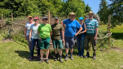 Beteiligte bei der Aktion im Kurpark Sibyllenbad. (Bild: Jörg Bauer)