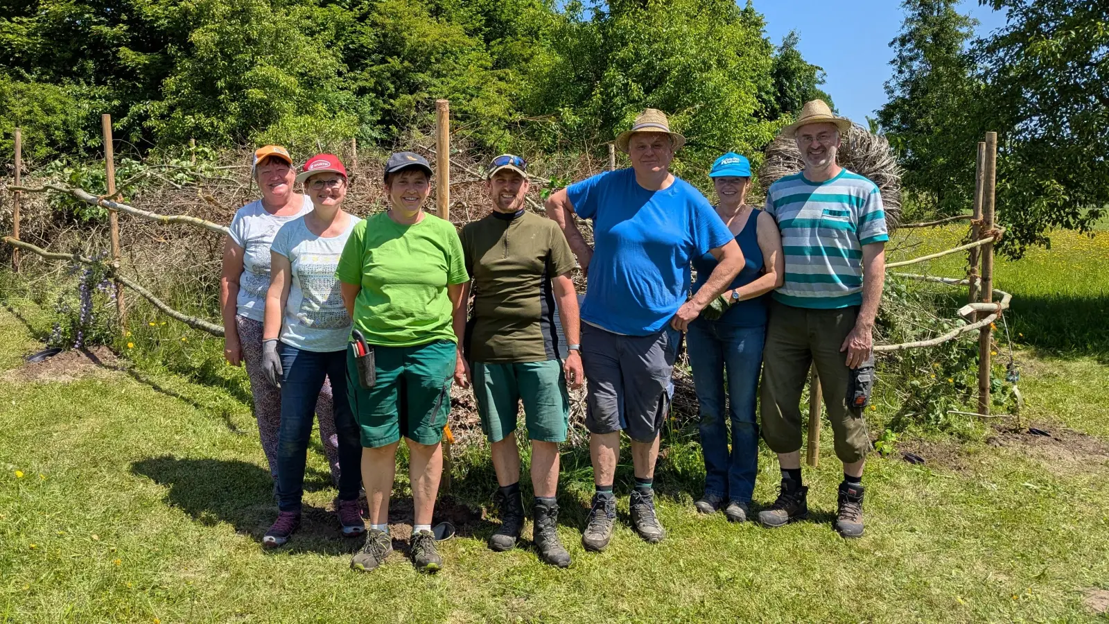 Beteiligte bei der Aktion im Kurpark Sibyllenbad. (Bild: Jörg Bauer)