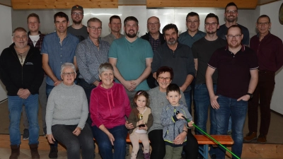 Im Bild die Bruderbund Vereinsmeister von den Blasrohrschützen bis zu den Senioren (Bild: Erwin Kolb, KER)