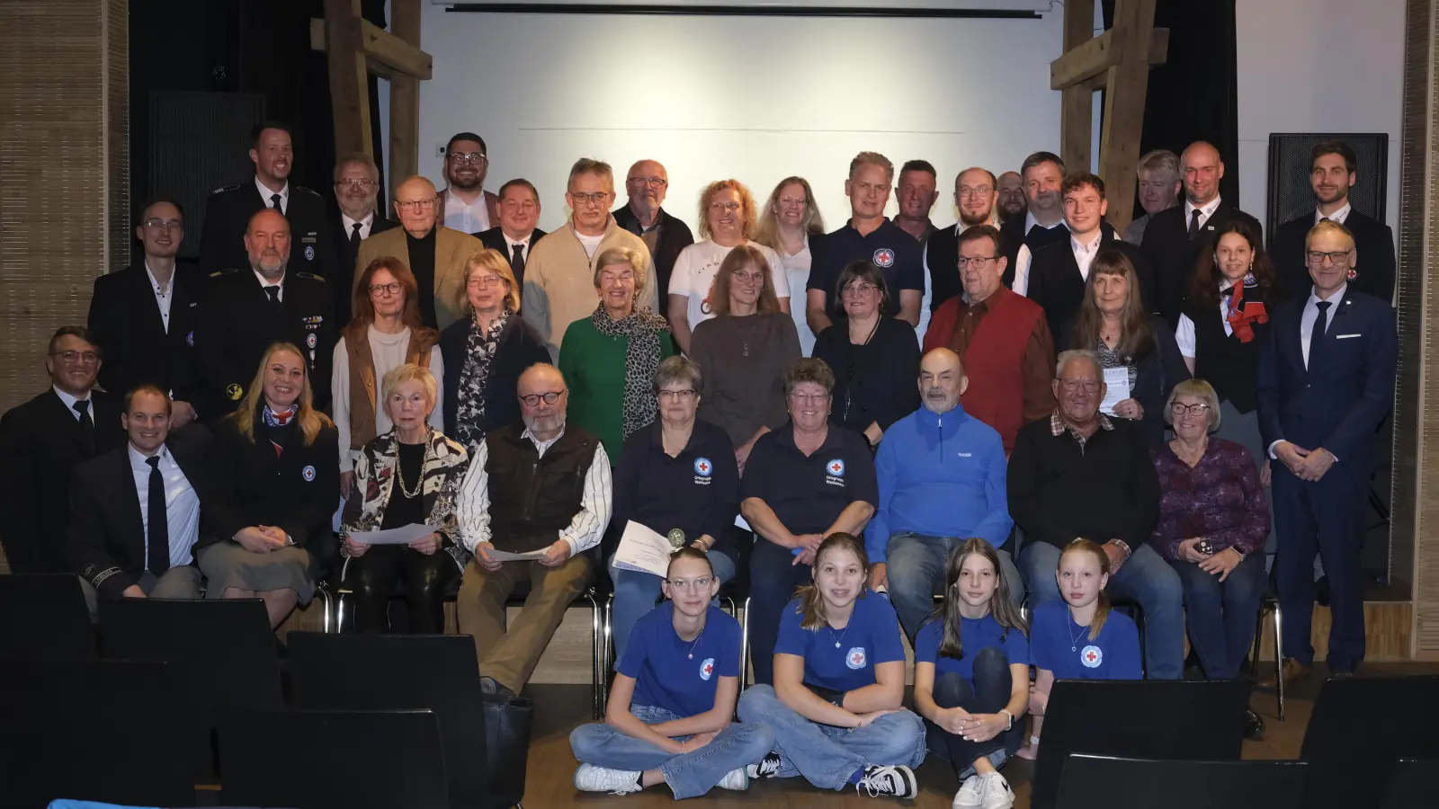 Gruppenbild mit allen Gästen. (Bild: Benedikt Wenisch)
