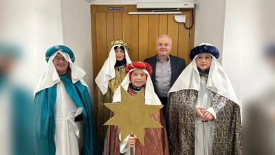 Die Sternsinger Kulmain im Rathaus bei Günter Kopp. (Bild: Stefanie Scherer)