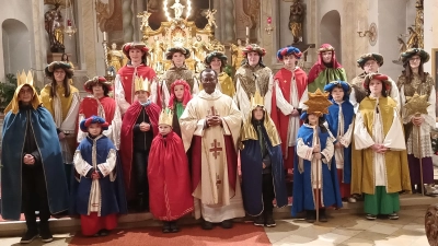 Die Sternsinger der Pfarreiengemeinschaft Bad Neualbenreuth-Ottengrün-Wernersreuth. (Bild: Wolfgang Plonner)