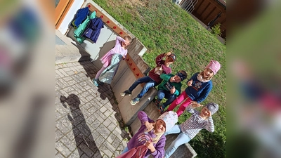 Die Kinder können ihre Jacken ab sofort direkt im Garten aufhängen. (Bild: Jessica Winklmann)