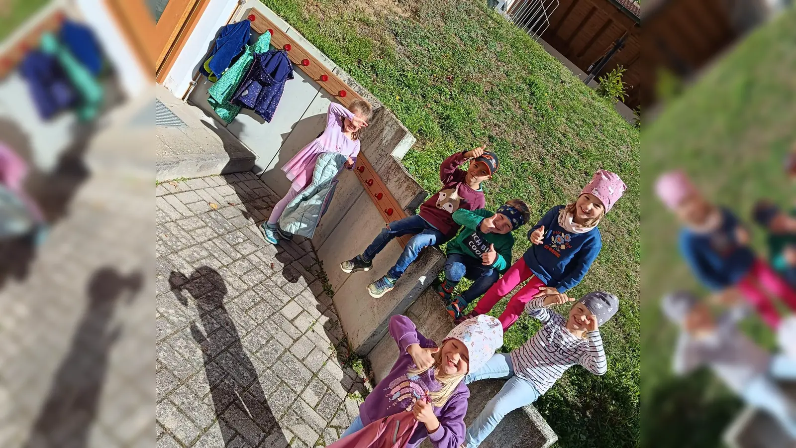 Die Kinder können ihre Jacken ab sofort direkt im Garten aufhängen. (Bild: Jessica Winklmann)