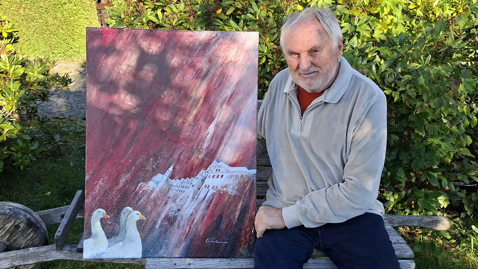 Vorsitzender Ernst Umann hat für das Veranstaltungsplakat zum erstmalig veranstalteten Martinsgansessen eigens ein Bild gemalt. (Bild: Hans Prem)