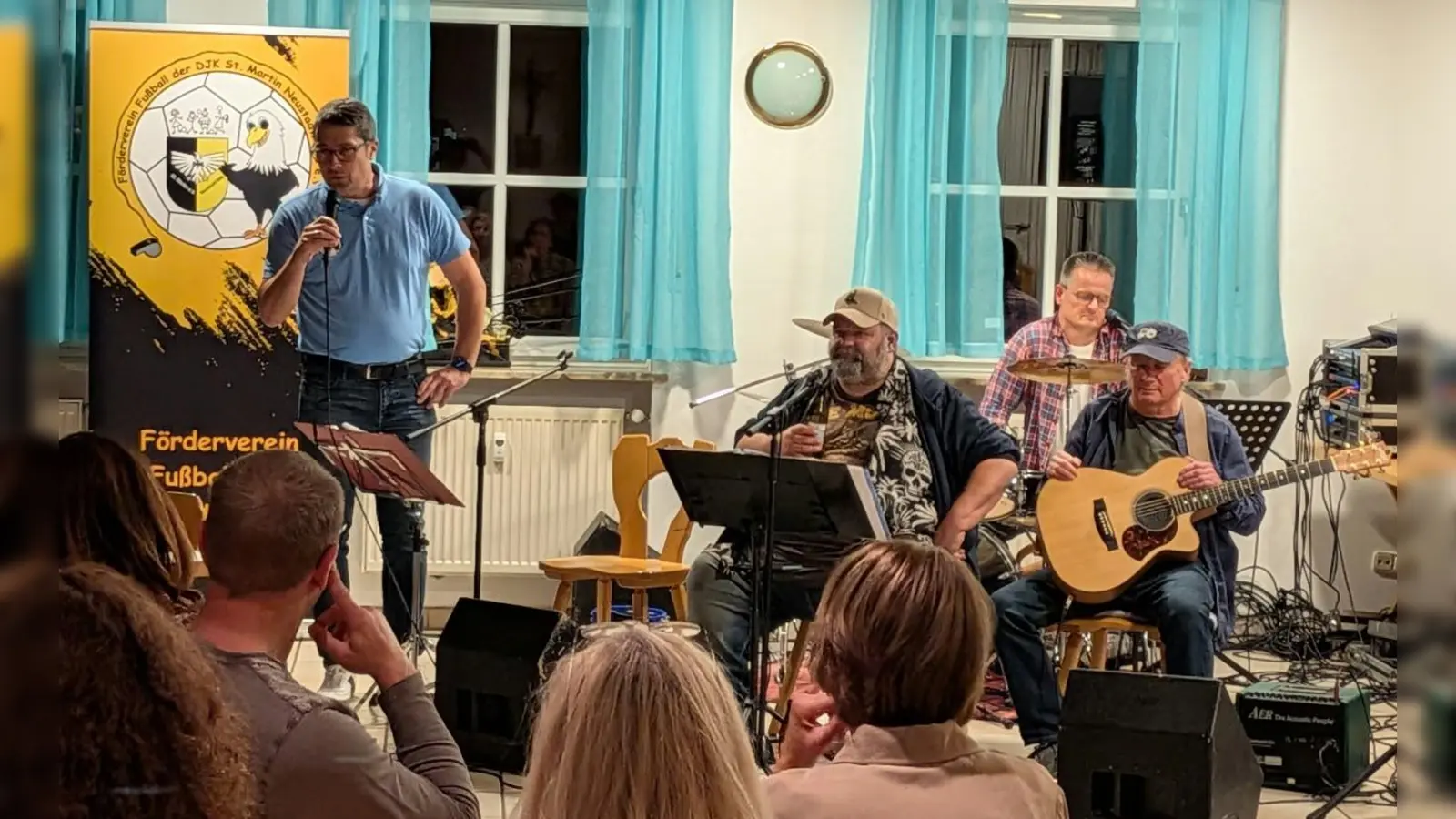Stv. Vorsitzender Armin Aichinger begrüßt die Gäste und die Band 3 Ol´Farts.  (Bild: Armin Aichinger)