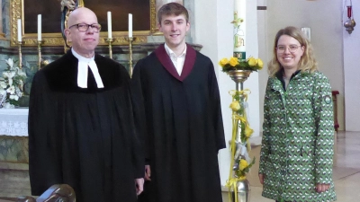 Von links nach rechts: Pfr. Schertel, Luis Kohl, Anna Jobst. (Bild: Thomas Schertel)