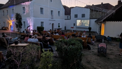 Einen tollen Filmabend erlebten Ferienkinder und Familien im Riedener Pfarrhof. (Bild: Christian Bauer)