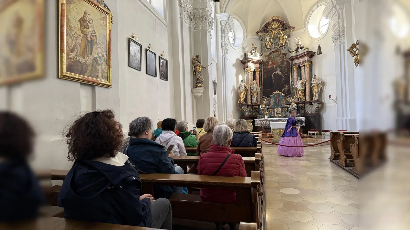 Darsteller in historischen Kostümen nehmen die Besucher bei den Erlebnisführungen in Marktredwitz mit auf eine Reise in die Vergangenheit. (Bild: Anja Peltzer)