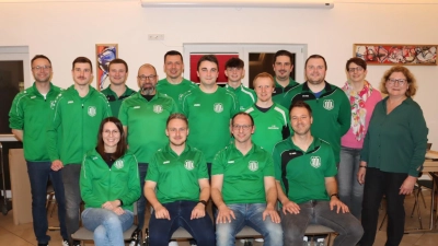 Das neu gewählte Vorstandschaftsteam des 1. FC Pertolzhofen. (Bild: Christoph Forster)