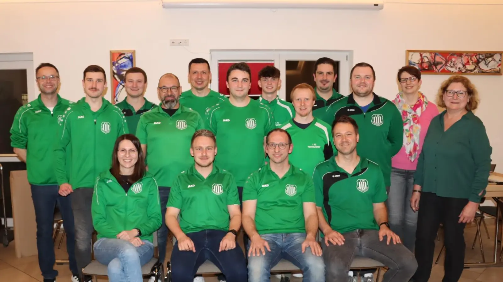 Das neu gewählte Vorstandschaftsteam des 1. FC Pertolzhofen. (Bild: Christoph Forster)