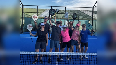 Als eine absolute Bereicherung im Trendsport, konnte das Padelschnuppern bezeichnet werden. Hinten rechts Maria Segerer als fachkundige Anleitung und das BSJ Team Amberg um Reinhard Weber 2. vl, mit Unterstützern.  (Bild: Julia Stang)