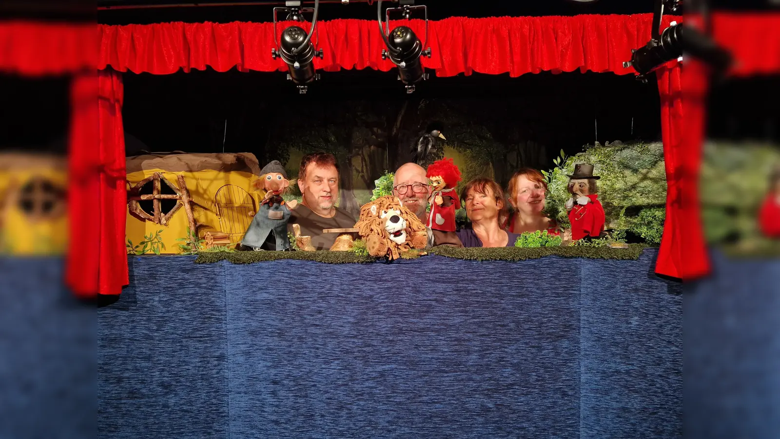 Das FiDo-Team der Dorfbühne Waidhaus freut sich auf die Premiere von „Der Zirkus geht weiter“. Mit viel Herzblut entstanden Figuren, Kulissen und Requisiten für das mittlerweile fünfte Figurentheaterstück der Dorfbühne. Die Premiere findet am 7. Juni um 14 Uhr im Kultursaal Waidhaus statt. (Bild: Josef Kleber)
