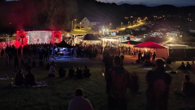  AHAU OPEN AIR begeistert mit internationalem Line-up, steigenden Besucherzahlen und familiärer Atmosphäre. (Bild: Philipp Seitz)