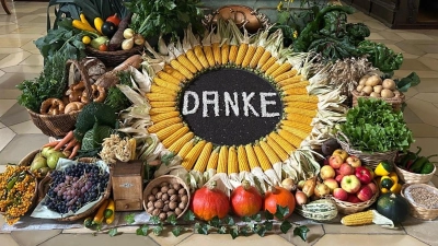 Der Erntealtar 2025 in der Wallfahrtskirche Pertolzhofen (Bild: Maria Hoch)