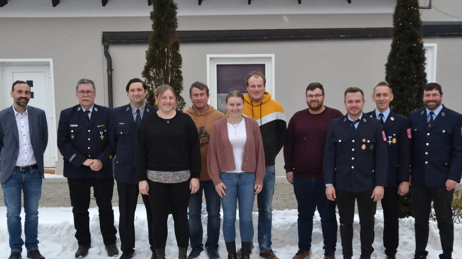 Verdiente Feuerwehrleute wurden befördert. (Bild: Peter Garreiss)