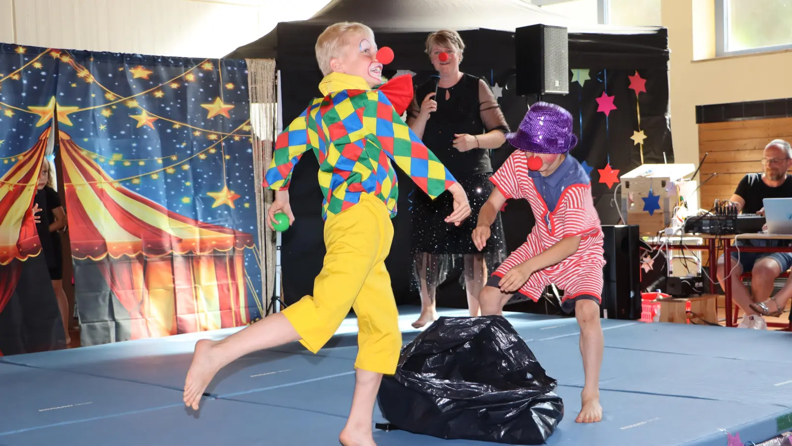 Clowns in Aktion beim Zirkus Edelzauber (Bild: Rudi Gruber)