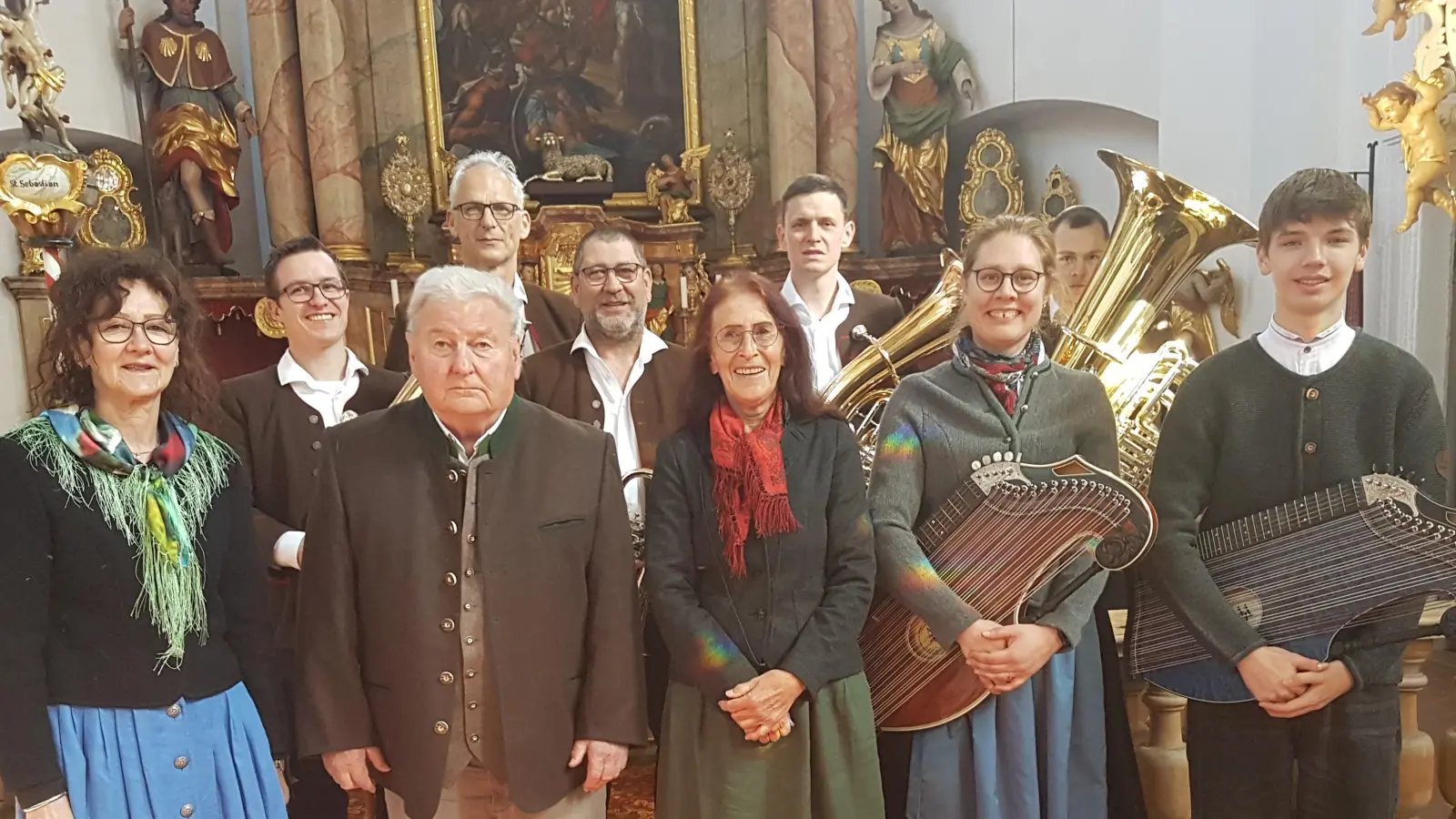 Das Foto zeigt die beteiligten Mitwirkenden. (Bild: Monika Kunz)