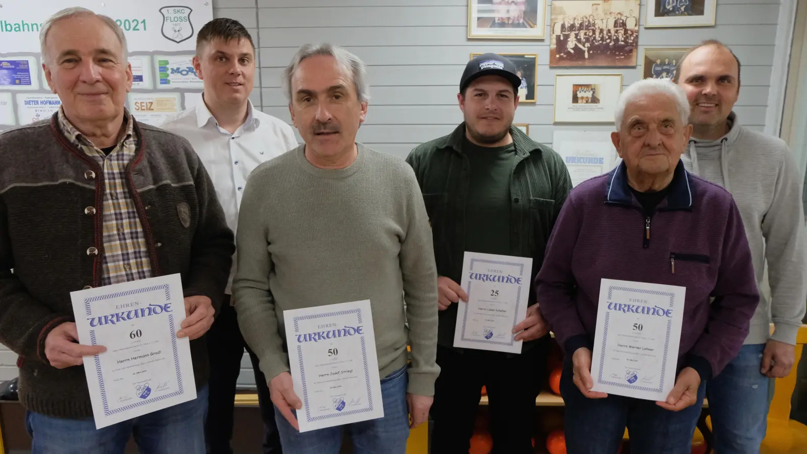 Ehrungen mit Urkunden und Ehrennadel gab es für 25 bis 60 – jährige treue Mitgliedschaft beim SV Floß. Von links: Hermann Gradl, Vorsitzender Alex Meier, Josef Striegl, Lukas Schaller, Werner Lehner und 2. Vorsitzender Stefan Kraus. (Bild: Lehner)