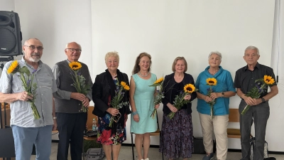 Eva Danzl und Freunde von links: Winfried Bühner, Prälat Johannes Neumüller, Eva Danzl, Barbara Fröhlich, Elfriede Bühner, Ingeborg Hofmann, Erwin Kiener (Bild: Margit Konze)