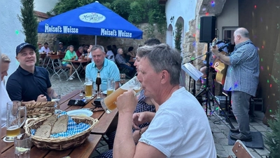 Zoigl Abend im Biergarten mit Musik und süffigen Zoigl. (Bild: Barbara Hößl-Bauer)
