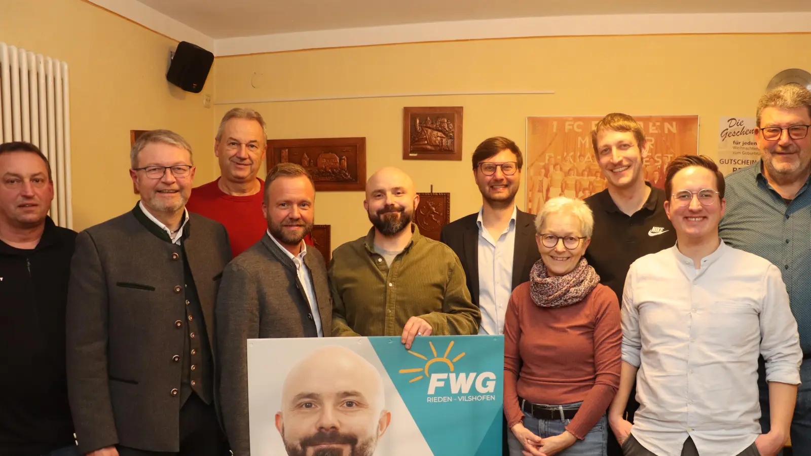 Hans Fischer (v.l.), FW-Bayern Generalsekretär Hans Martin Grötsch, Jochen Weinfurtner, MdL Bernd Heinisch, BGM-Kandidat für Rieden Miroslaw Zgrzendek, Christopher Würz, Marlies Grill, Manuel Kraus, Wolfgang Fischer, Helmut Bauer (Bild: Michael Rabenhofer)