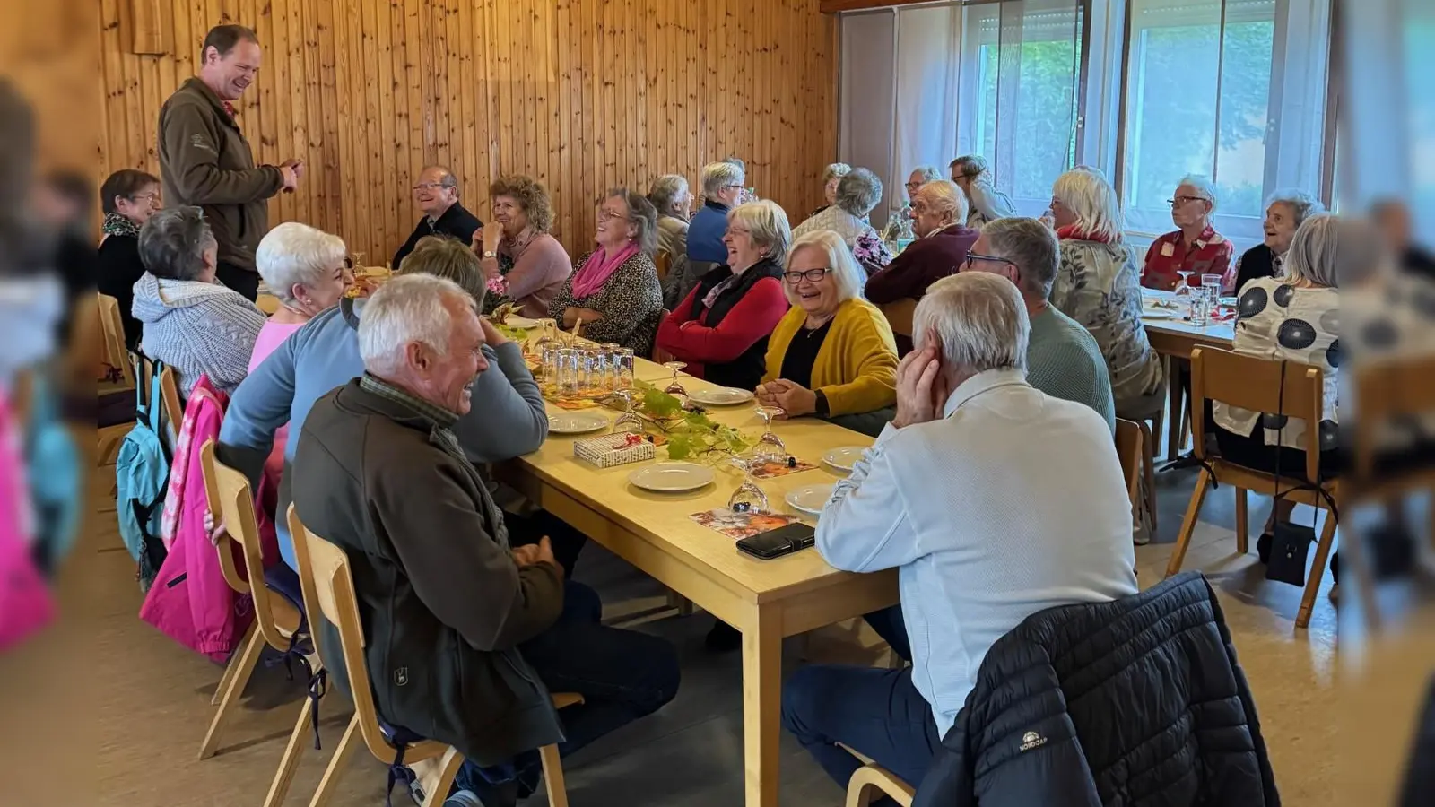Weinfröhlicher Nachmittag (Bild: Anita Seifert)