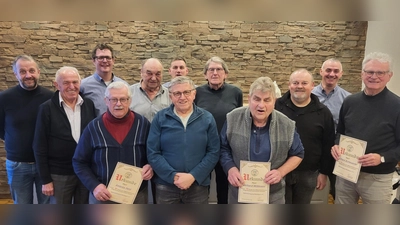 Geehrte mit Vorständen. (Bild: Martin Bock)