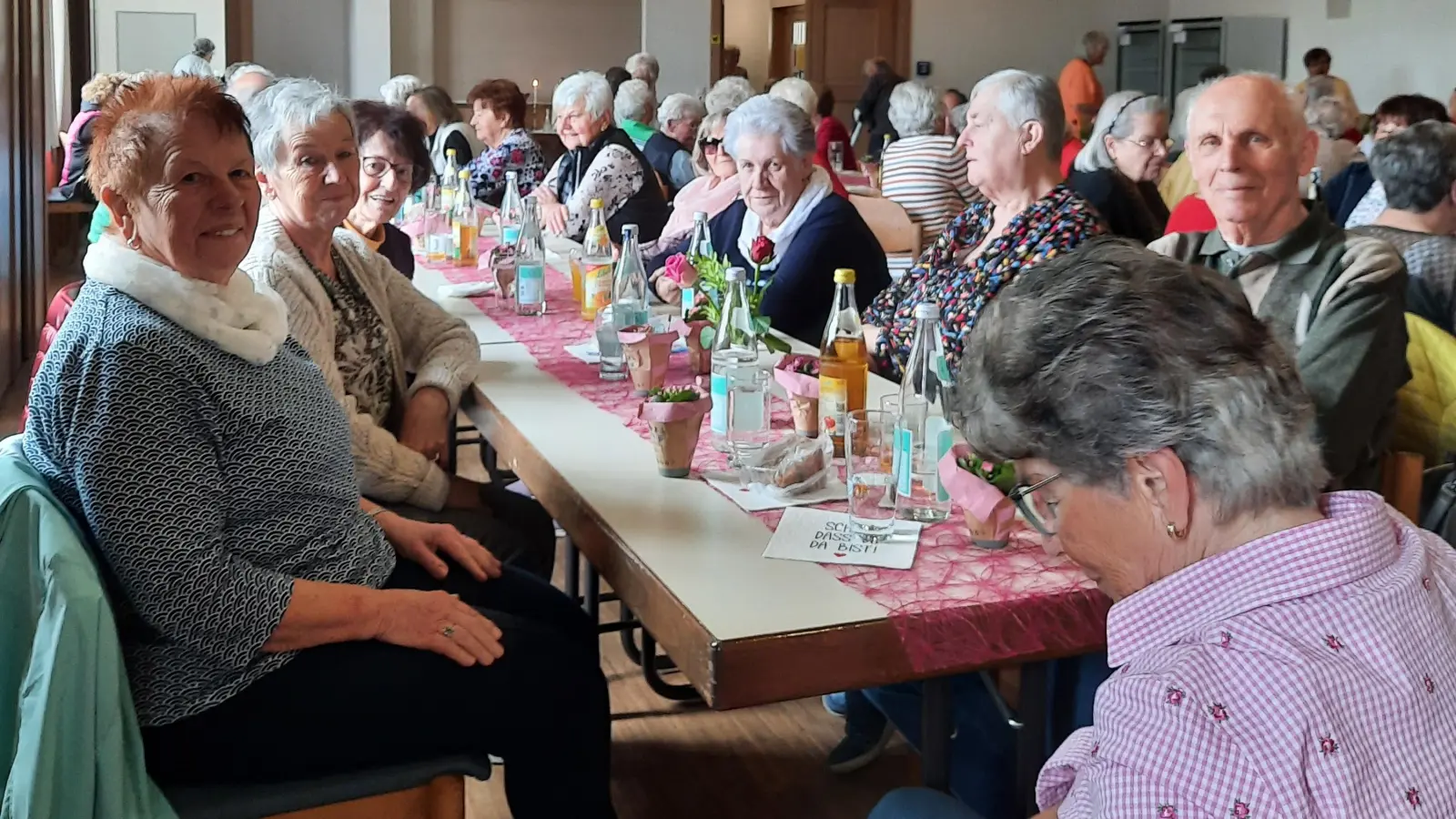 Schön war es bei der Muttertagsfeier von St.Georg-60plus Pressath  (Bild: Martina Mielke)