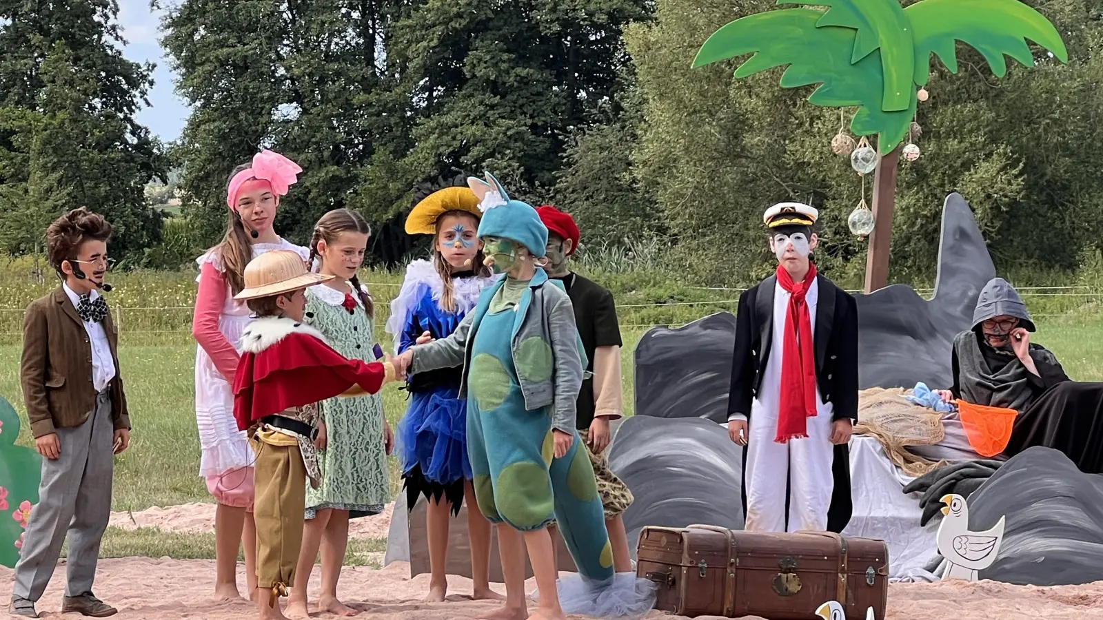 Ende gut - alles gut! Der Großwildjäger wird das Urmel nicht jagen. (Bild: Marianne Moosburger)