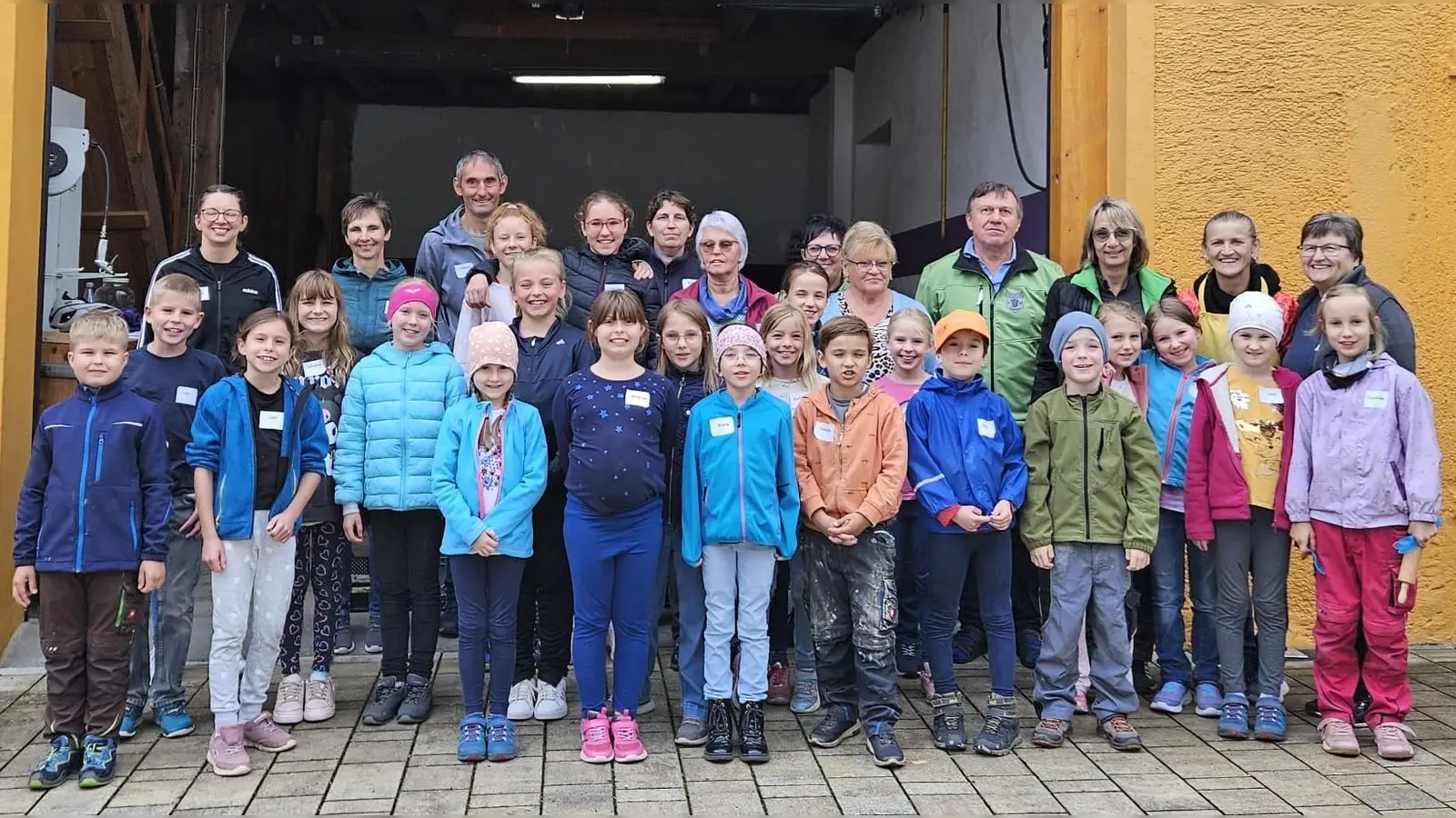 22 Kinder nahmen am Ferienprogramm des Stopselclub Gebenbach teil (Bild: Elke Kraus)