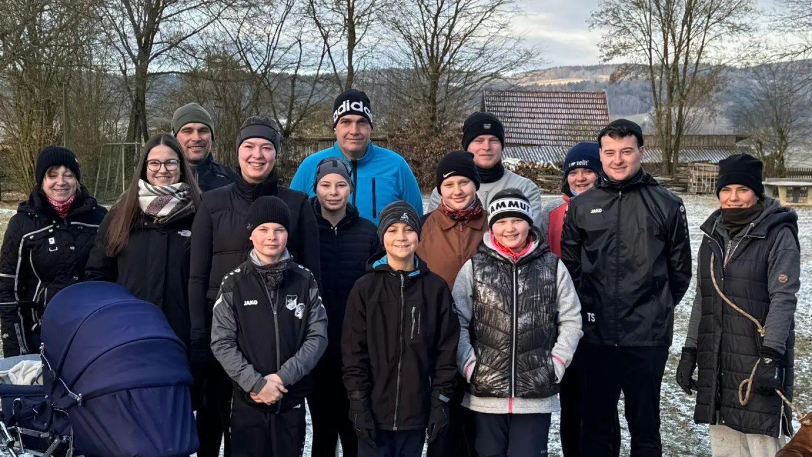 Alle Teilnehmer des Silvesterlaufs 2025. (Bild: Daniela Mühldorfer)