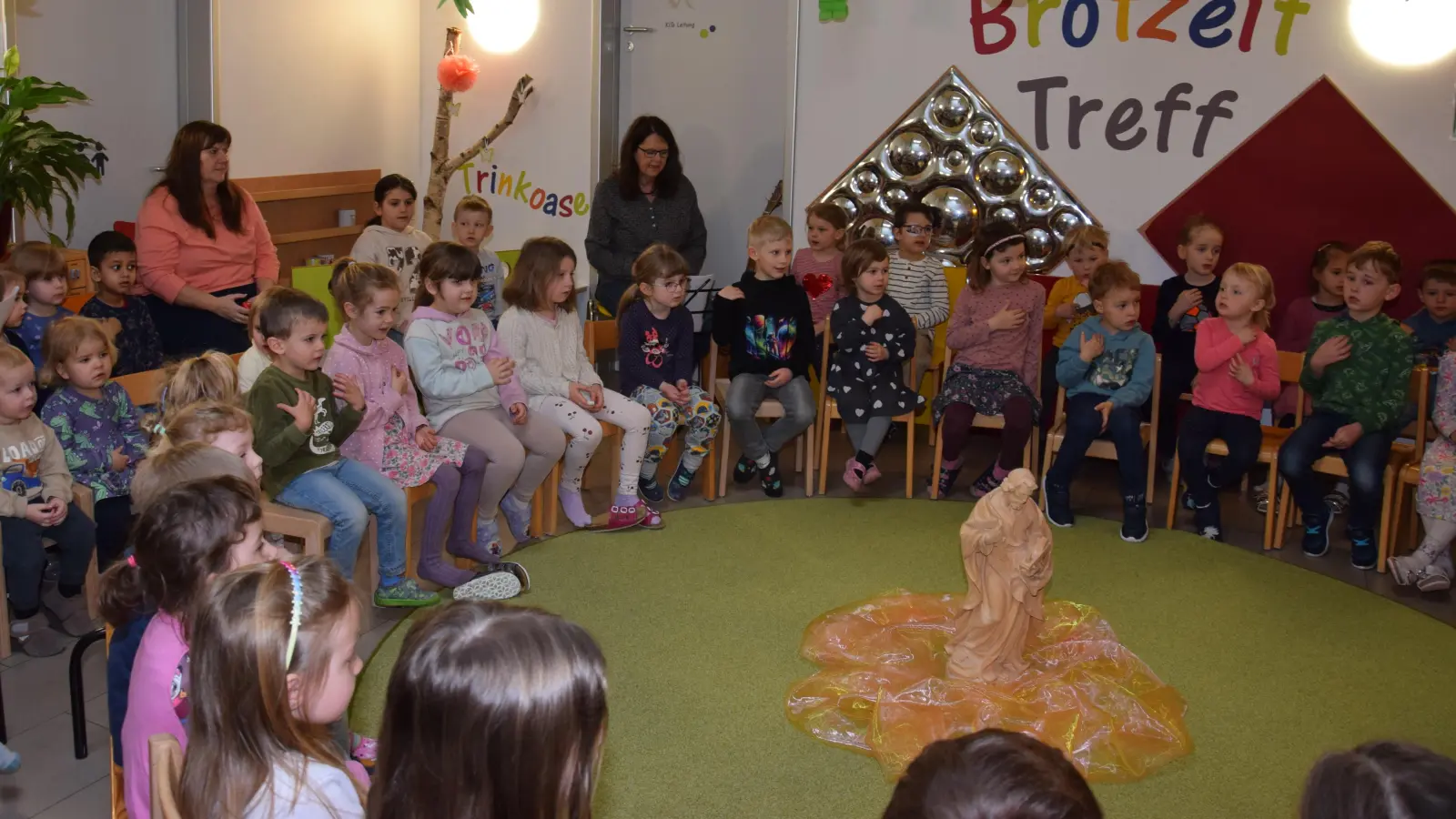 Gemeinsam wurde in der Kindertagesstätte St. Josef am 19. März der Namenspatron gefeiert. (Bild: Tanja Pflaum)