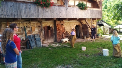 Voller Elan beteiligten sich alle Kinder an den verschiedenen Spielen, wie beispielsweise Sackhüpfen (Bild: Franziska Sippl)
