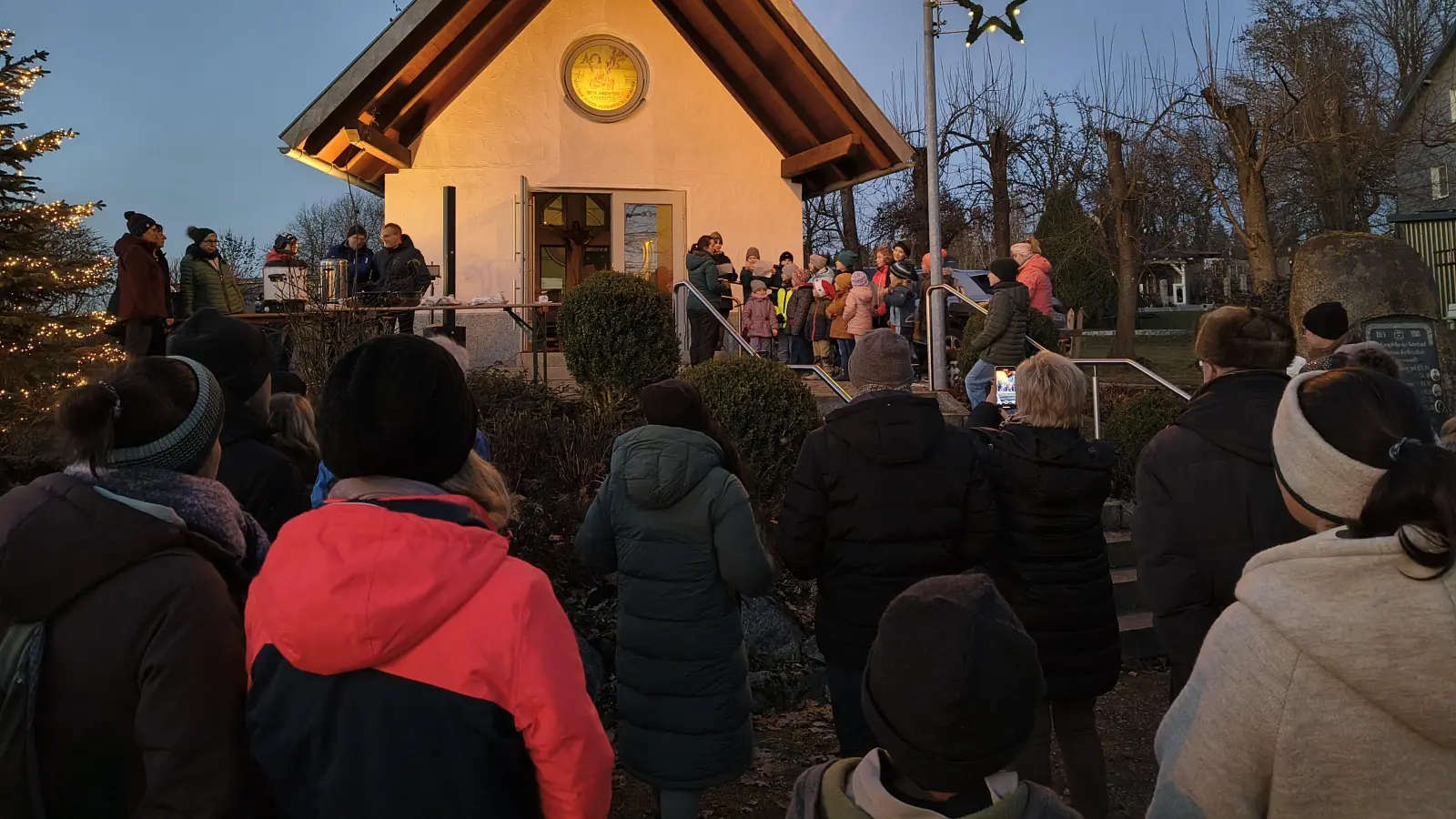 Weihnachtsfeier in der Natur des FGV Neusorg (Bild: Carolin Gley)