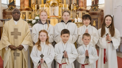 Neuaufnahme bei den Ministranten der Pfarrei Griesbach. Neu aufgenommen wurden: Luise Pongratz, Julian Püttner und Benedikt Wurm.  (Bild: Rosemarie Czepa)